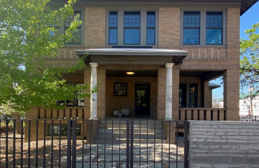 Photo of property 611 W 15th St