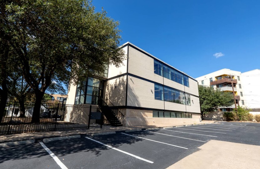 Photo of property 5815 Airport Blvd