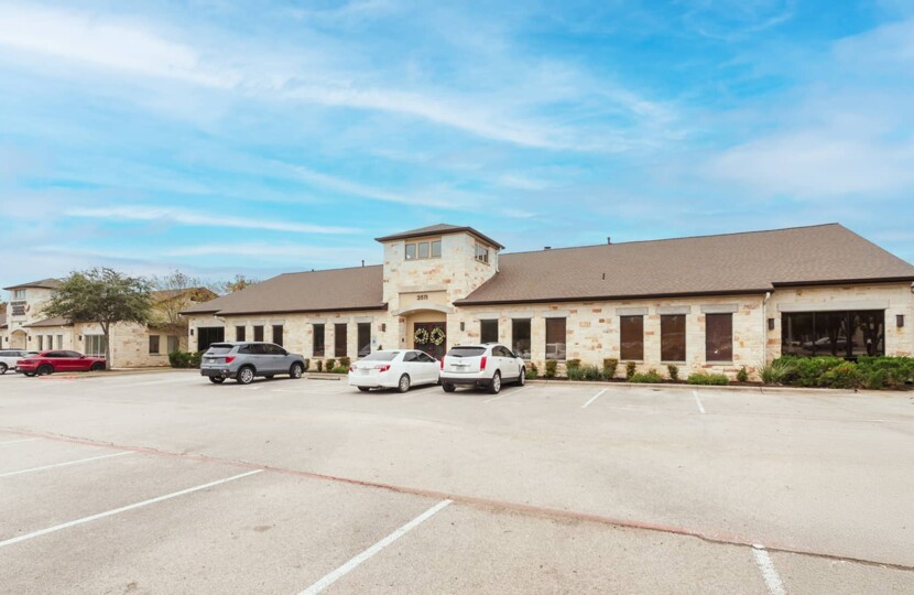 Photo of property 2511 S Lakeline Blvd