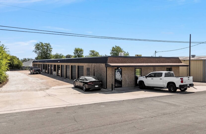 Photo of property 1053 Industrial Blvd
