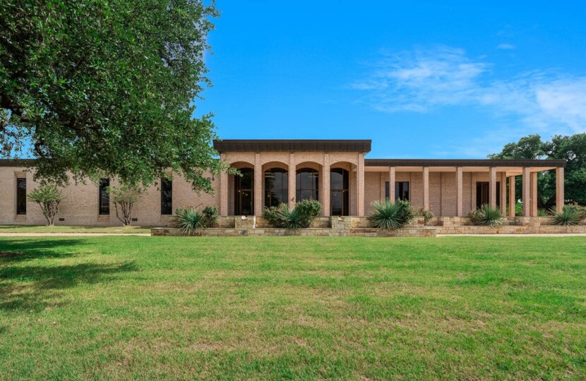 Photo of property 4604 E Ben White Blvd