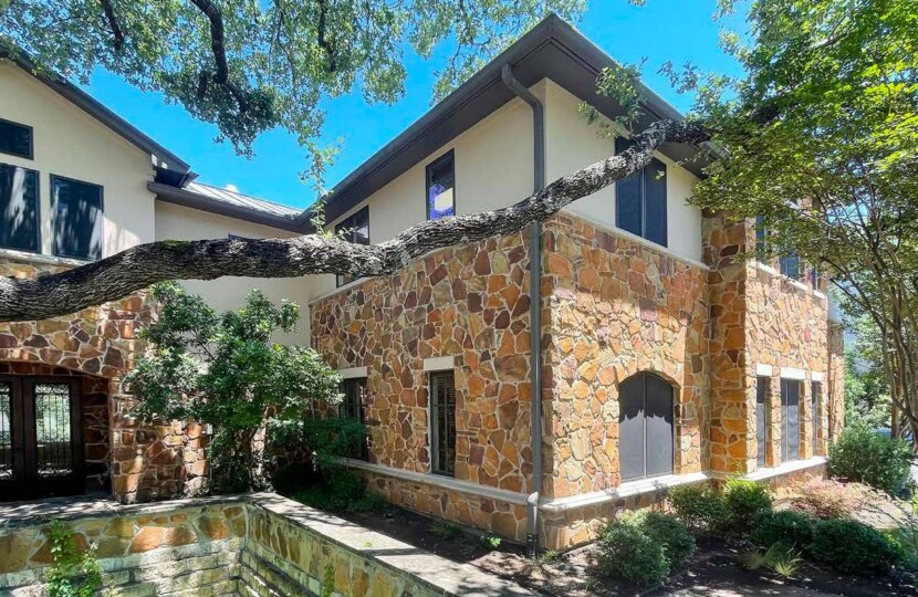 Photo of property 4810 Spicewood Springs Rd
